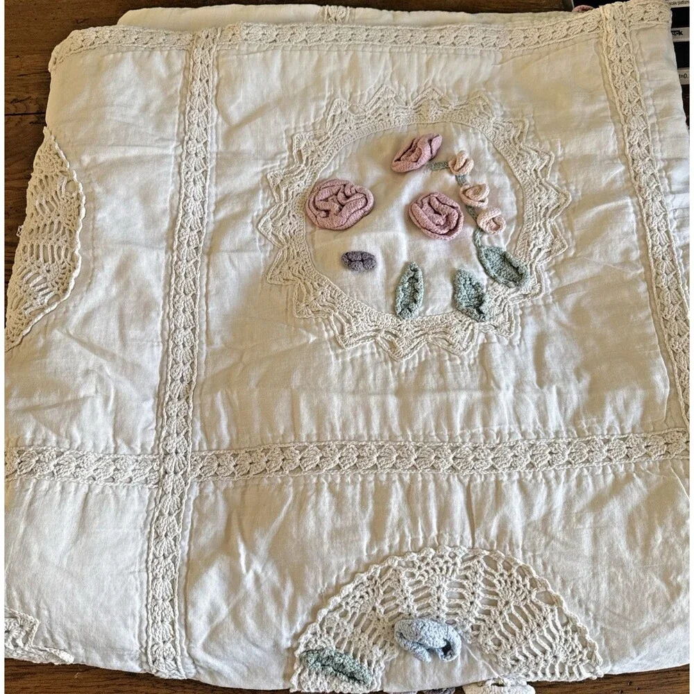 Vintage Cottagecore Rosette 3D Crocheted Quilt Queen Size W/2 Shams 86
